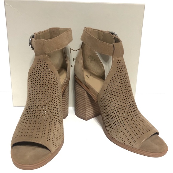 Marc Fisher Vixen Stacked Heel Shoes - Picture 1 of 8